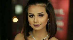 الضحية رقم 18من مقالب رامز مجنون رسمي كانت منة عرفة، و بالتأكيد الجمهور كان بانتظارها كما لاحظنا في الهاشتاق الذي كان ترند قبل بدء الحلقة، و. Ù…Ù†Ø© Ø¹Ø±ÙØ© ØªÙØ¬Ø¹ Ø¨Ù…ÙˆØª Ø£Ø­Ø¯ Ø£ÙØ±Ø§Ø¯ Ø¹Ø§Ø¦Ù„ØªÙ‡Ø§