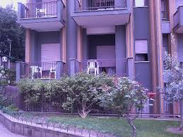 Caratterizzato da un ambiente accogliente e cordiale l'hotel casa tra noi vi aspetta per il vostro soggiorno a roma. Vista Lateral De Casa Tra Noi Foto Di Hotel Casa Tra Noi Roma Tripadvisor