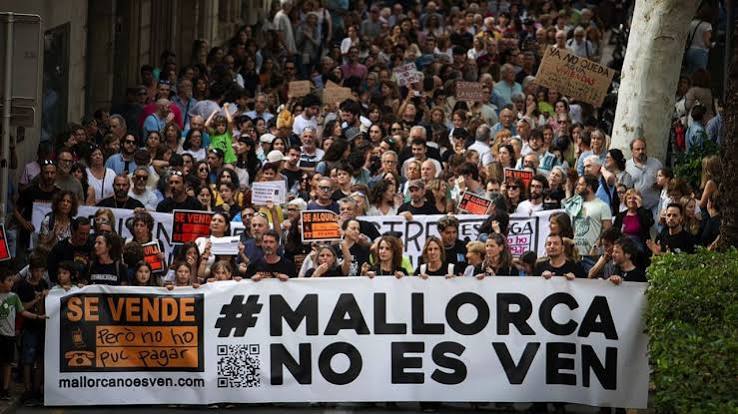 En Espagne, un défilé géant contre le surtourisme à Majorque - Les Echos