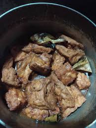 • 10 buah tahu putih (besarnya sedang) • 50 ml air kelapa muda • 4 lembar daun salam • 2 cm lengkuas, memarkan • 1 sdm kecap manis • minyak untuk dalam panci perebus. Resep Bacem Kuah Tahu Tempe Remas Nu
