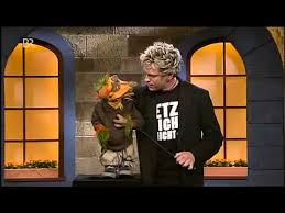 Home home news news musik musik videos videos termine termine fotos fotos biografie biografie fanartikel fanartikel. Sascha Grammel Frederic Freiherr Vom Furchensumpf Hetz Mich Nicht Youtube