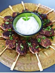 An Silvester Laden Wir All Unsere Freude Zu Einer Grossen Sause Oder Zu Einem Gemutlichen Abend Ein Auf Dem Buffet 20 R Fingerfood Rezepte Fingerfood Rezepte