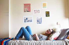 Invest in a comfortable and cute comforter. Unique College Dorm Wall Art Ideas To Try In Your Room College Fashion