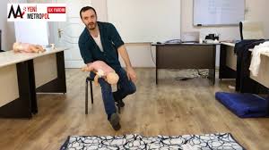 Heimlich manevrası, boğaza yemek ya da yabancı bir cisim kaçtığında uygulanan bir ilk yardım tekniğidir. Hayat Kurtaran Heimlich Manevrasi Nedir Nasil Yapilir