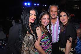 أكدت الفنانة نهلة سلامة، أنها تزوجت 4 مرات فقط، كما أنها استمرت لـ15 عامًا بلا زواج، نافية زواجها بشخص أصغر منها بـ8 سنوات، كما أنها تزوجت من رجل أعمال غير معروف في الوسط الفني، متابعة: Ù†Ù‡Ù„Ø© Ø³Ù„Ø§Ù…Ø© Ø¨Ø²ÙŠØ§Ø¯Ø© ÙˆØ²Ù† ÙƒØ¨ÙŠØ±Ø© ÙÙŠ Ø£Ø­Ø¯Ø« Ø¸Ù‡ÙˆØ± Ù„Ù‡Ø§ ØµÙˆØ±