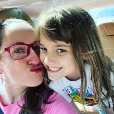 Giveaway alert 🚨 because EARRINGS! Hi friends! The lovely Jackie from  @etahlove reached out and asked if I wanted to do a giveaway with her and  of course I had to say