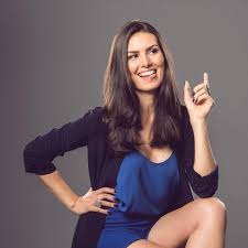 Manuela arcuri is an actress, model, and tv personality who graduated from the accademia d'arte drammatica in rome, italy. 5 Conselhos De Nathalia Arcuri Para Ficar Riiiiica Revista Glamour Carreira E Dinheiro