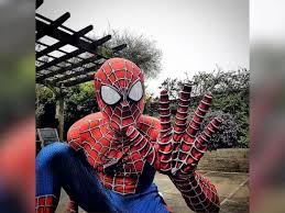 All spiderman games you will find here right now! Spider Man Runs The Streets Of England Cheering Kids Up In Coronavirus Lockdown Abc News