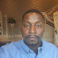 Kari Reitz's Instagram, Twitter & Facebook