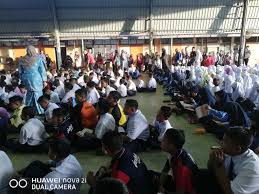 Pada 2009, sekolah kebangsaan bukit soga memiliki 555 pelajar lelaki dan 363 pelajar perempuan. Page Rasmi Sek Bukit Soga Batu Pahat Utama