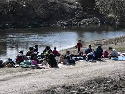Griechenland: 92 Flüchtlinge fast nackt an Grenze zur Türkei gefunden |  STERN.de