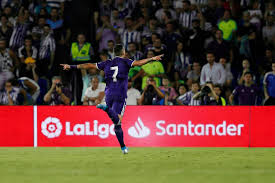 La liga santander es la primera división de fútbol en españa, la máxima competición nacional de actualmente, también recibe el nombre de liga santander, después de haber sido llamada liga. Laliga Renueva El Patrocinio Principal De Banco Santander