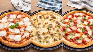Deve essere densa, ma non troppo, e va spalmata in uno strato sottile, all'interno del bordo. Fatto In Casa Da Benedetta 3 Idee Per Pizza Veloce Facebook