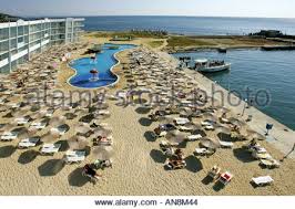 Along with a restaurant, this hotel has a bar/lounge and a snack bar/deli. St St Constantine Helena Urlaub Tourist Chaise Lounge Dach Schwimmbad Bucht Pier Strand Resort Schwarzmeerkuste Typische Ein Stockfotografie Alamy