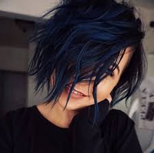 midnight blue hair diese shortcuts sehen super bei frauen mit schwarzen haaren aus damen frisuren hair styles short hair color hair color for black hair
