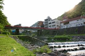 箱根登山鉄道強羅駅から徒歩5分。 和モダンなホテル「箱根 ゆとわ」は、東棟、西棟、 コンドミニアム棟の3つの建物で構成。 落ち着いた雰囲気の佇まいは、ゆったり寛ぎの時間をお過ごしいただけます。 æ¸©æ³‰ã¨è±Šã‹ãªè‡ªç„¶ãŒé­…åŠ› ç®±æ ¹ã‚¨ãƒªã‚¢ã‚¬ã‚¤ãƒ‰ ç®±æ ¹æ¹¯æœ¬ å¼·ç¾…ã»ã‹ Matcha è¨ªæ—¥å¤–å›½äººè¦³å…‰å®¢å'ã'webãƒžã‚¬ã‚¸ãƒ³