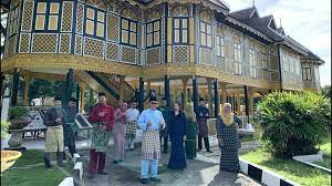 Unit 289 wjq4472 kuala kangsar telah terpilih di antara 100 unit jabatan di seluruh negara untuk mempamerkan kempen 1 malaysia yang diilhamkan kami seluruh warga kerja jabatan penerangan daerah kuala kangsar ingin mengucapkan selamat hari raya aidilfitri,maaf zahir & batin kepada. Pejabat Daerah Dan Tanah Kuala Kangsar
