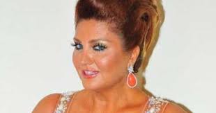 En Guzel Sibel Can Topuz Modelleri En Guzel Sac Modelleri Ve Kesimleri Unlulerin Sac Modelleri Sac Topuz Sac Modelleri