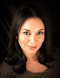 Kelli Housley's Instagram, Twitter & Facebook