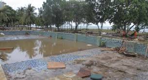 Pada hari ini, bantuan kemanusiaan dari seluruh dunia sudah mula tiba di acheh sama ada bantuan rasmi dari kerajaan. Kri Teluk Cirebon Temukan 2 Mayat Korban Tsunami Selat Sunda Di Laut