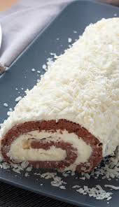 Roule Au Chocolat Et A La Noix De Coco A Au Chocolat Coco De La Noix Roule Coffee Desserts Recipes Cake Roll Recipes Desserts