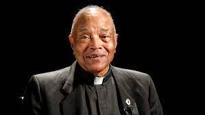 Hattie Lowry's Instagram, Twitter & Facebook