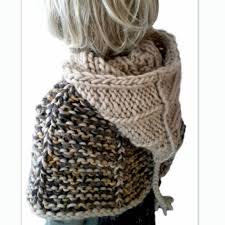 Hier erfahrt ihr wie ein leichter poncho für kinder schnell gestrickt wird. Kurz Poncho Mit Kapuze Kleine Madchen Grosse 128 134