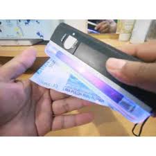 Anda juga bisa menggunakan banyak variasi nominal apabila ingin membuat banyak uang palsu. Mini Portable Money Detector Alat Tes Test Deteksi Cek Uang Duit Palsu Dengan Lampu Senter Sinar Uv Shopee Indonesia