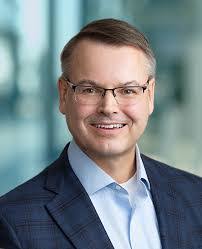 Peter Ott's Instagram, Twitter & Facebook