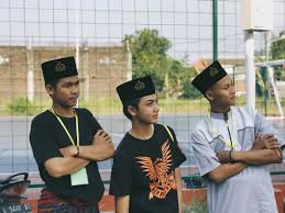 He has garnered over 480,000 followers on instagram. Biodata Danis Danial Cara Golden