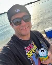 I've never been to a country club. But something about the sun and water  bring my joy ☀️ I really needed it. The Texas Sun ☀️ is sublime.