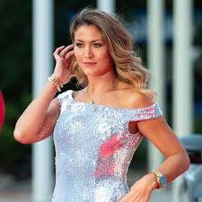 Aktuelle infos, news und gerüchte zu fiona erdmann, mit den neuesten videos und bildern / fotos. Fiona Erdmann Riesen Baustelle Room Tour Durch Ihr Neues Haus In Dubai Gala De