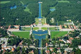 Die wohnung liegt in bester lage von nymphenburg, in unmittelbare nähe zum schloß nymphenburg. Wohnen Im Schloss Nymphenburg Aussergewohnliches Hotelprojekt