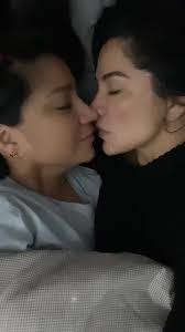 Elizabeth Pina's Instagram, Twitter & Facebook