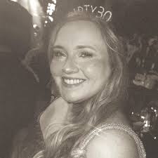 Who can take senior pictures in Fairbanks, Alaska?