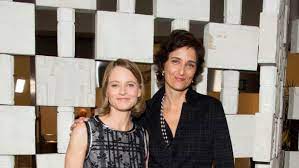 Geburtstag war die amerikanische filmschauspielerin jodie foster, eigentlich alicia christian dort wohnte sie zusammen mit ihren vier kindern, ihrer lebensgefährtin josephine dominguez („jo d. Jodie Foster So Glucklich Ist Sie Mit Ihrer Ehefrau Alexandra Hedison