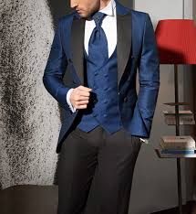 Belle jaquette de mariage noir en satin de style attrayant. Costume Noir Costume Ongi