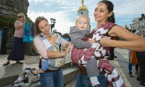 В этот день принято проявлять уважение к матерям и благодарить их за все, что они для нас делают. Tpyi3u3y2ijwmm
