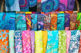Jenis sutra yang paling umum adalah sutra dari kepompong yang dihasilkan larva ulat sutra murbei (bombyx mori) yang diternak (peternakan ulat itu disebut serikultur). Inilah 10 Kain Baju Adat Tradisional Indonesia Terindah Yang Kamu Perlu Tahu