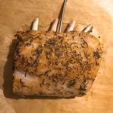 Zutaten Fur 2 Personen Ca 700g Iberico Schweine Karree 3 Zweige Rosmarin 4 Zweige Thymian 2 Knoblauchzehen Sal Iberico Schwein Lebensmittel Essen Karamelapfel