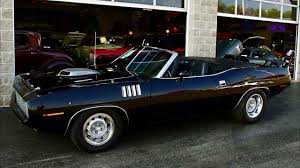 Plymouth also added four gills on the muscle car's front fenders. 1971 Plymouth Cuda 440 V8 Triple Black Convertible Youtube