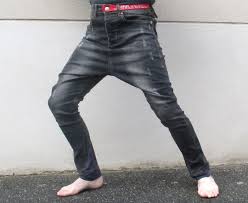 De nombreux créateurs en ont proposé dans leurs. Jean Sarouel Homme