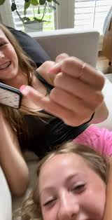 Ella Rew (@coolerthanellarew)