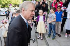 Andrew served in the royal navy as a helicopter pilot and instructor and as the captain of a. Prinz Von Der Rolle Aussagen Einer Angeblichen Sexsklavin Bringen Andrew In Bedrangnis Watson