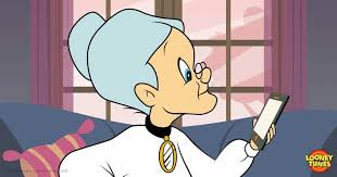 Listo Entertainment A Twitter Emma Webster La Abuelita Tiene Algun Flashback En Que Es Joven Y Guapa Y Lucha Contra Los Nazis Con Las Women S Army Corps Https T Co Cc4bqgedqc