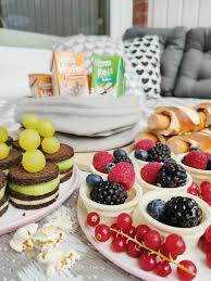 Zu zweit oder im großen freundeskreis freut sich die gestresste seele auf ein paar besinnliche stunden in der natur. Unsere Zuhause Picknick Party Und 10 Schnelle Rezept Ideen Fur Kinder Judetta Kindergeburtstag Essen Snack Ideen Lecker