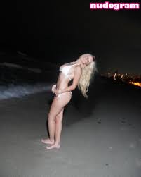 Zoe Riser  zoe.riser  zoe.riserr  zoeriserr Nackte geleakte OnlyFans  Foto 3 - Nudogram v2.1