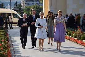 Principesa margareta a româniei și principele radu vor celebra colindătorii au fost întâmpinaţi de principesa margareta, principesa maria şi principele radu. Principesa Margareta Si Principele Radu Si Au Reinnoit JurÄƒmintele De CÄƒsÄƒtorie La Alba Iulia Galerie Foto Video