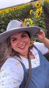 Lori Loya's Instagram, Twitter & Facebook