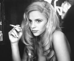 Tracy Lind's Instagram, Twitter & Facebook